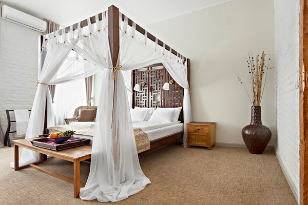 Elegant Bed Canopy